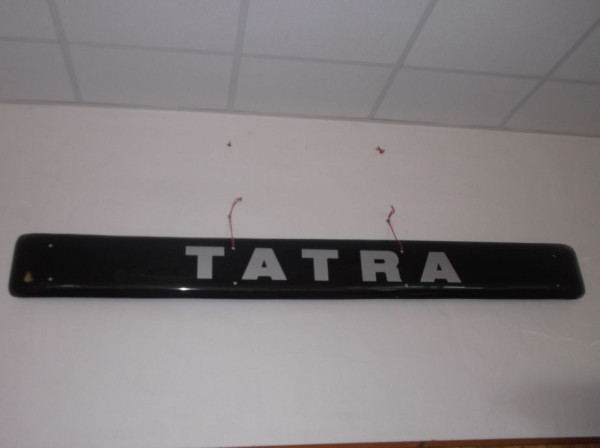 Clona stinicí spojler s nápisem TATRA