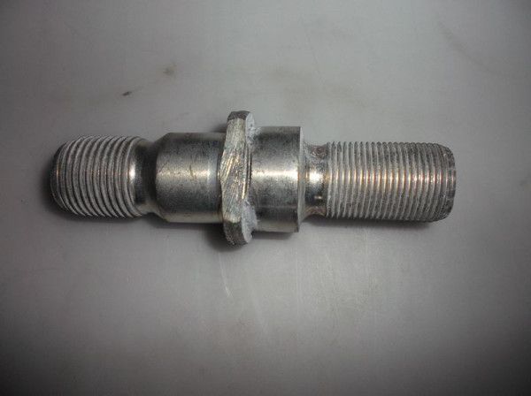 WHEEL BOLT T813 LEFT