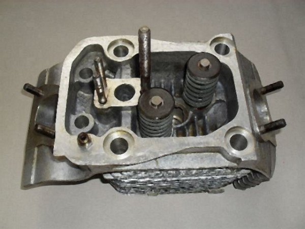 CYLINDER HEAD E T148