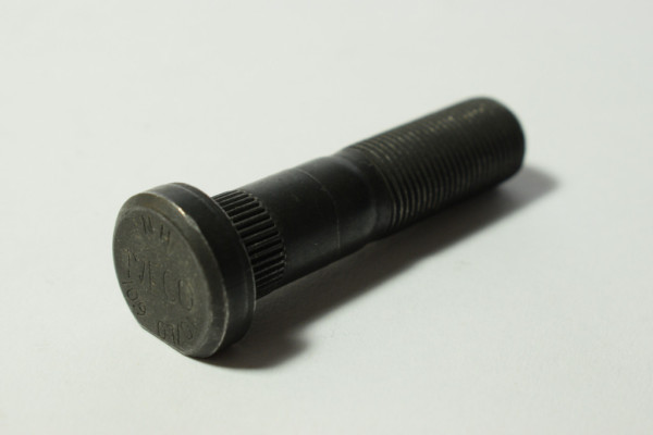 WHEEL BOLT REAR Iveco