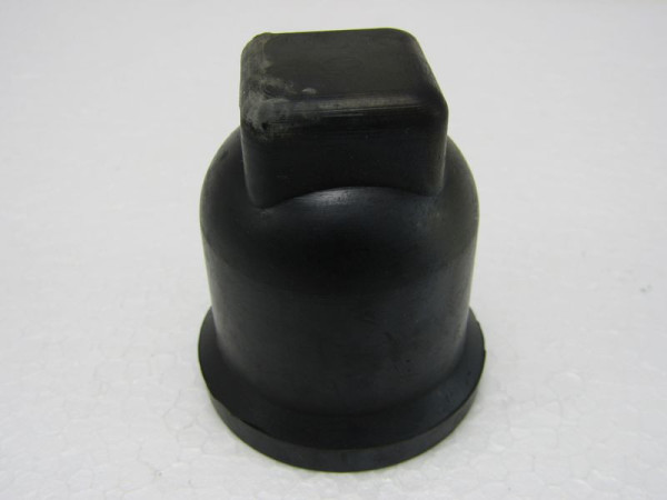 COVER NUT WHEEL 32/33 RUBBER