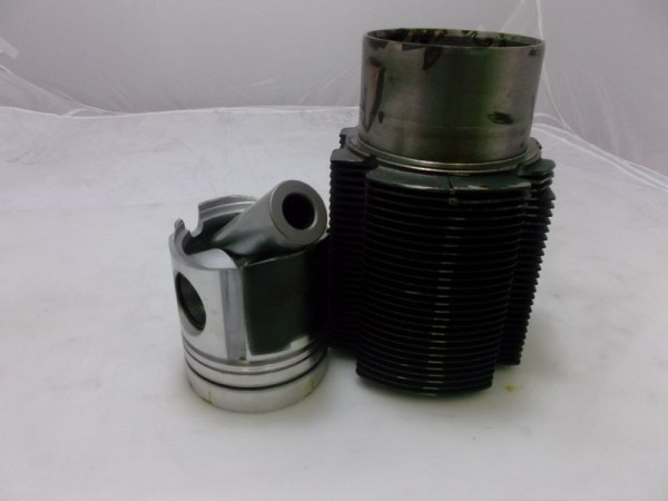 PISTON C/W CYLINDER