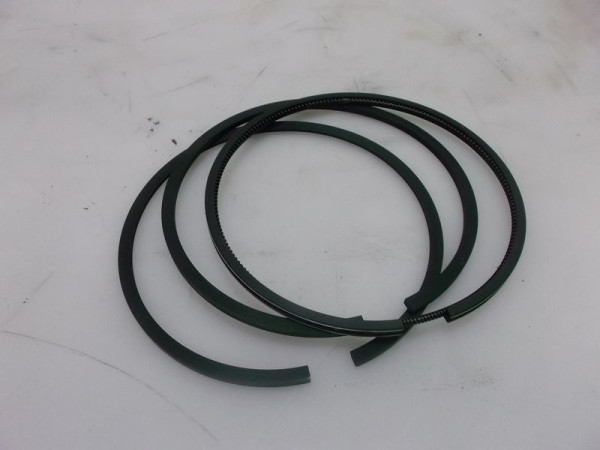 SET OF PISTON RINGS t 815 121,0 2.CUT SKAVE