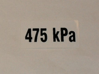 Samolepka tlaku 475 kPa